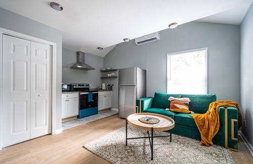 Marietta Apartment | Unwind in a Modern Suite near Marietta Square