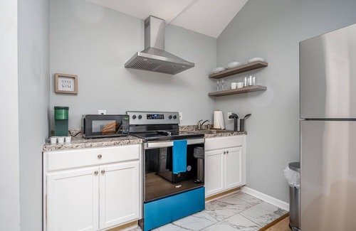 Marietta Apartment | Unwind in a Modern Suite near Marietta Square