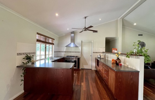 Bulga House | Unwind in Hunter Valley Greenwood holiday house . Just 10 minutes from wineries.
