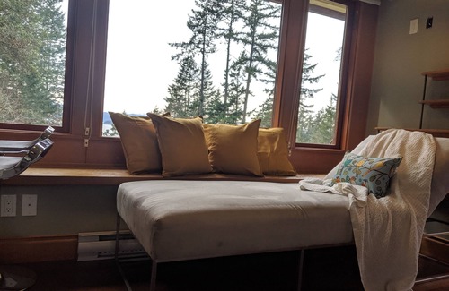 Pender Island Cabin | Unwind in Paradise: Waterfront Coach House with Incredible Views, Pender Island
