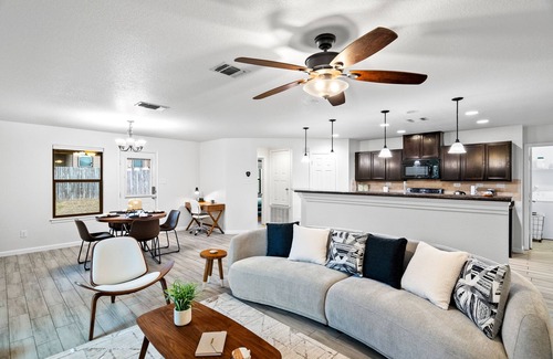 San Antonio House | Unwind in Style and Comfort