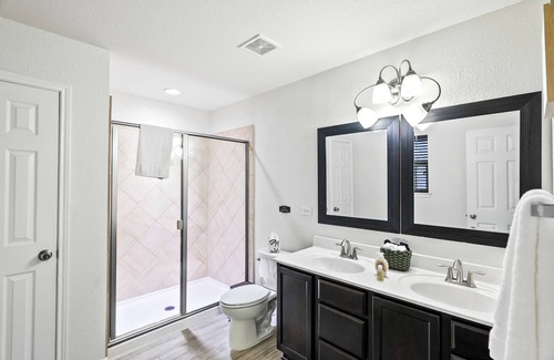 San Antonio House | Unwind in Style and Comfort