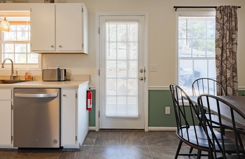 Winston - Salem House | Unwind in Style: Pet-Friendly - Hot Tub - Washer