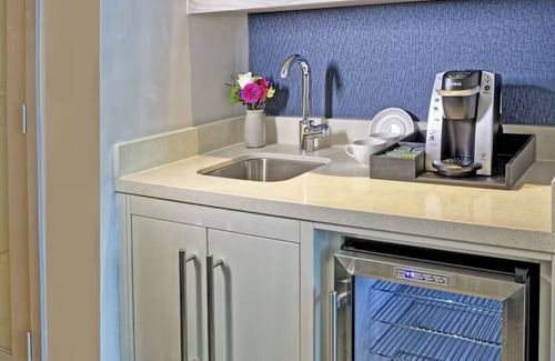 Central Beach Hotel | Unwind in Style: Oceanfront Room, Pool, Close to Beach & Las Olas Boulevard