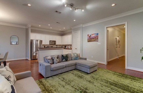 Lazybrook/Timbergrove House | Unwind in this cozy central home