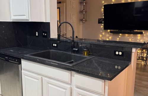 Arlington House | Unwind in Tranquility Lake POOL Jet Steam shower High speed Internet