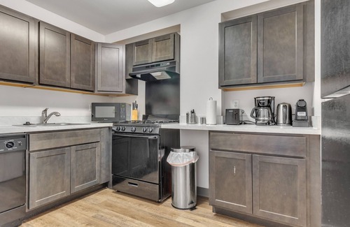Downtown Harrisburg Apartment | Unwind in ultimate convenience! Fully furnished 2BR/2BA sanctuary awaits in vibrant Harrisburg