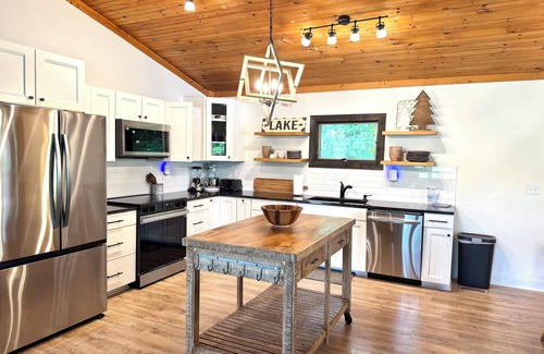 Bean Station Cabin | Unwind on Cherokee Lake Cabin with Private Dock