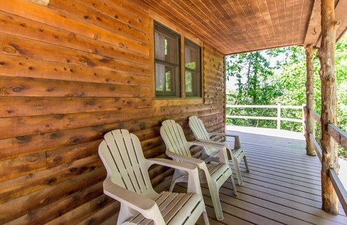 Tecumseh Cabin | Unwind & Refresh at Memories Made Cabin