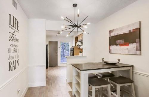 Uptown Apartment | Unwind September Specials Marquee Uptown Galleria