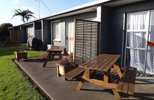 Stratford Apartment | Unwind @ Taranaki Chic Eco Studio