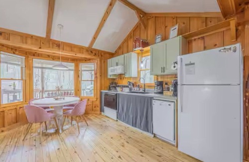 Dahlonega Cabin | Up Country, Creekside/Hot Tub