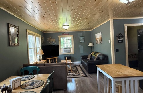 Lake Arrowhead Cabin | Up North Getaway: Cozy Lake Arrowhead Cabin with Hot Tub & Prime Location!
