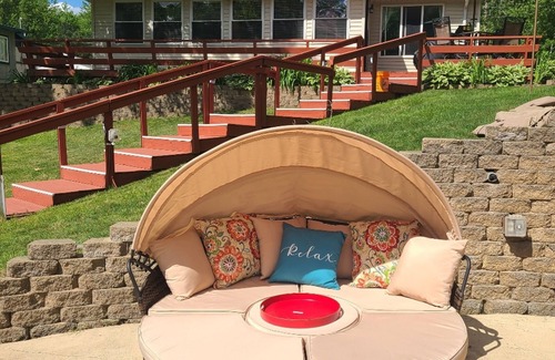 Hope Cottage | Up North Retreat - hot tub - pool table -kayaks- yard games- arcade