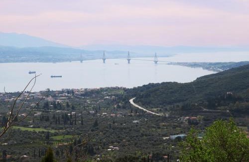 Nafpaktos Villa | Up on the hill