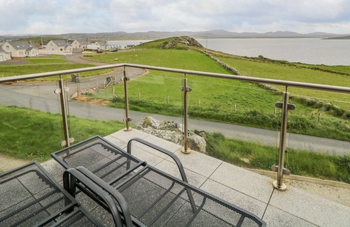Downings Cabin | UP THE HILL, family friendly, character holiday cottage in Downings