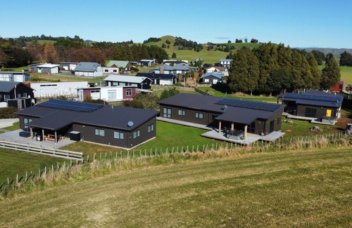 Ohakune House | Up to 24 people, 10 bedrooms, 4 bathrooms, 2 kitchens