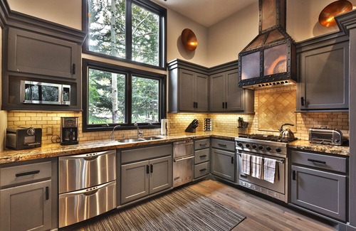 Deer Valley House | Up to 25% Off! Big Home in Lower DV w/Hot Tub, Pool Table, DV Skier Shuttle