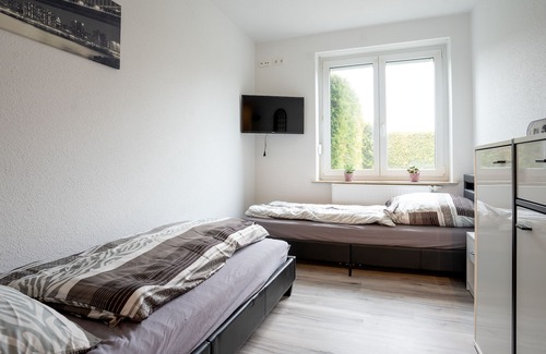 Bindersleben House | Up to 7 guests / free parking / Amazon Prime / garden / terrace