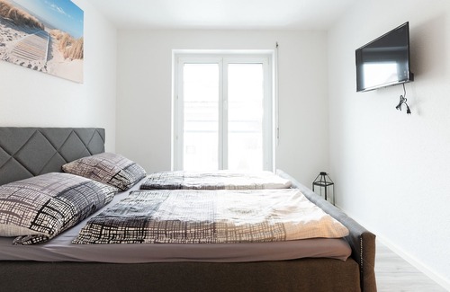 Bindersleben House | Up to 7 guests / free parking / Amazon Prime / garden / terrace