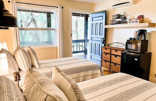 Mud Hole Cabin | Upachaya