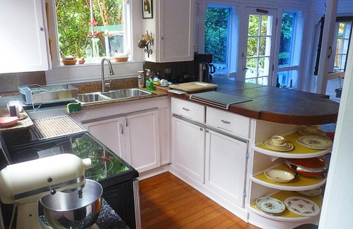 Volcano House | Upcountry Volcano Mountain Cottage