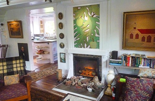 Volcano House | Upcountry Volcano Mountain Cottage