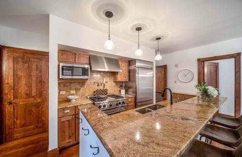 West End Condo | Update 3 bedroom a few blocks from the heart of Aspen!