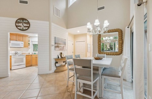 Fernandina Beach Condo | Updated 1/1 Pool, Walk to Beach and Golf course!