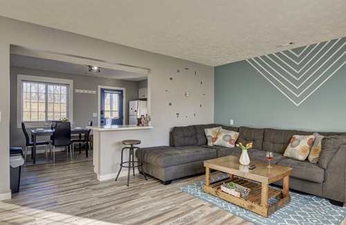 Pottawattamie County Apartment | Updated 1 Bedroom Apartment A Stone's Throw From Downtown Omaha