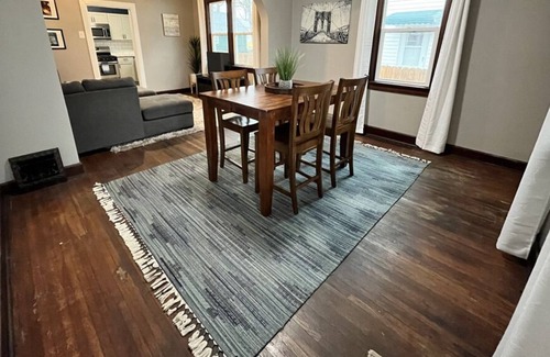 Belleville House | Updated 1-Bedroom w/ King + Full Kitchen & Private Laundry