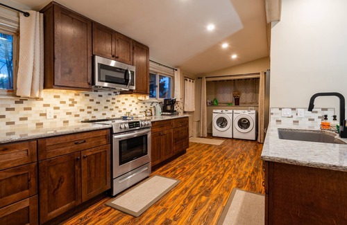 Cripple Creek House | Updated*1895 Victorian*Modern Kitchen*MTN Views