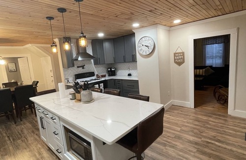 Mount Holly House | Updated 19th Century Colonial 10 min from Okemo