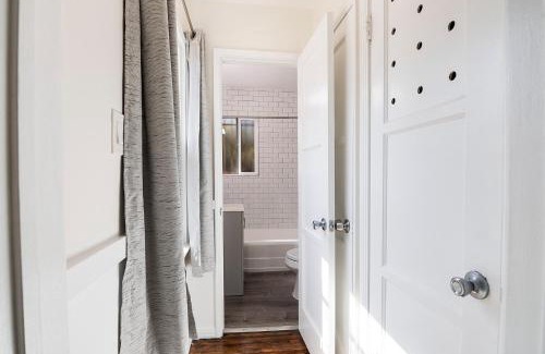 West Hollywood Apartment | Updated 1BR Apartment Near Sunset Strip
