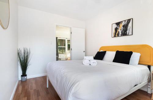 West Hollywood Apartment | Updated 1BR Apartment Near Sunset Strip