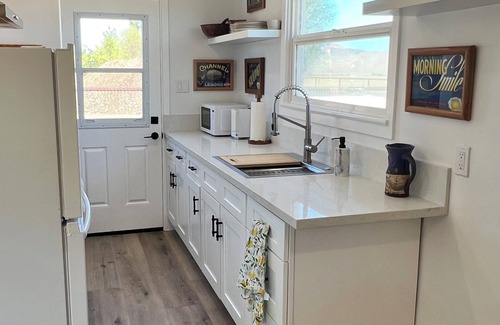 New Cuyama Apartment | Updated 1BR w/Kitchen, Fast WiFi + Highway Access Near Carrizo Plain