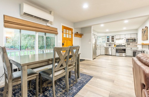 Post Falls House | Updated 2-bedroom bungalow overlooking the river with fire pit in Post Falls