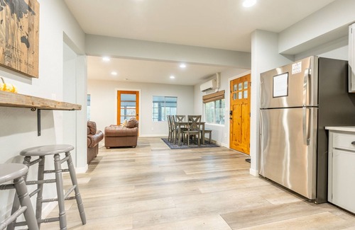 Post Falls House | Updated 2-bedroom bungalow overlooking the river with fire pit in Post Falls