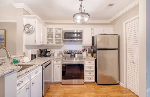 Mount Pleasant House | Updated 2bed/1.5bath duplex; central Mount Pleasant near beaches and downtown!