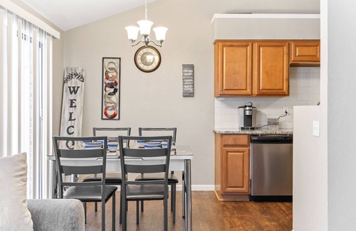 Southwest Carrollton Condo | 🌟Updated 2BED/2BA - small pets ok - FAST WIFI
