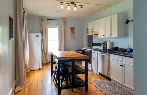 St. Albans Historic District Apartment | Updated 2BR, 5min/NWMC, 5min/Dwntwn, Prvt Parking