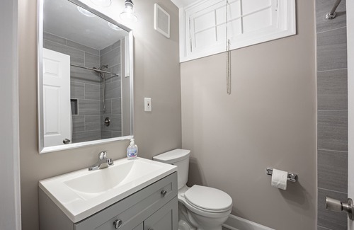 Anacostia Apartment | Updated 2BR Apartment in DC near transportation
