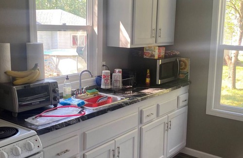 Westbrook House | Updated 2BR Home near The Lakes + pet friendly