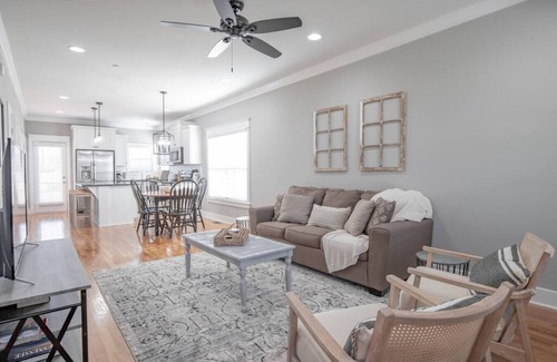 Spring Hill Apartment | Updated 2BR | Safe, Central Location