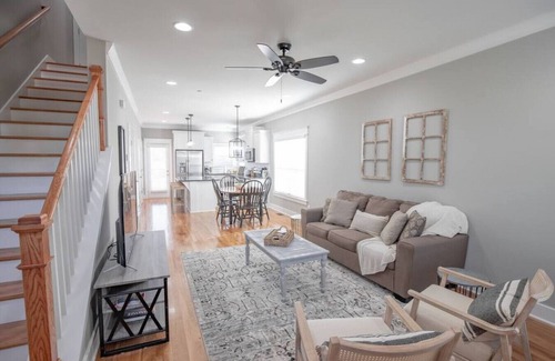 Spring Hill Apartment | Updated 2BR | Safe, Central Location