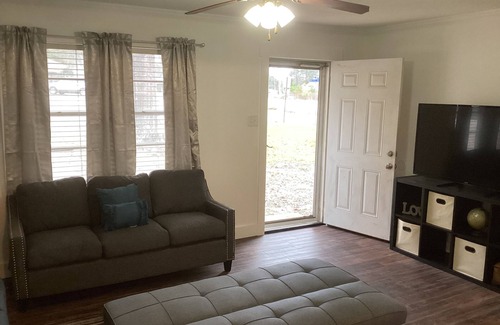 Claiborne House | Updated 3 bed, 2 bath home in West Monroe - Safe, Nice, Clean, Quiet