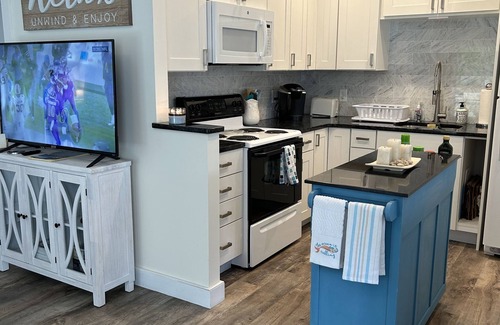Charlestown House | Updated 3BR, 2 BA Cottage with 2 beach parking passes