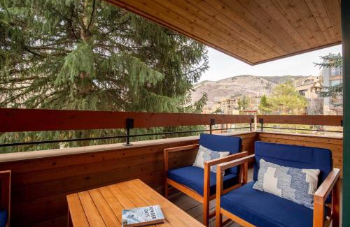 Aspen House | Updated 3BR, 3BA with Pool - Steps to Town