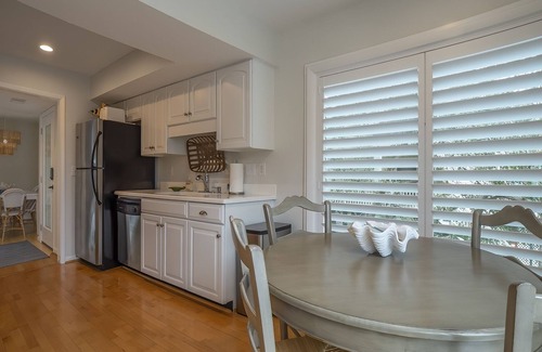 Spinnaker Beachhouses House | Updated, 3BR End Unit Spinnaker w/Beach Boardwalk Access Across Street! Amenity Cards!