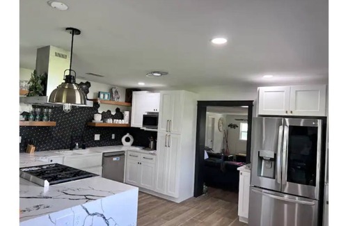 Laguna Park House | Updated 4 bedroom home. Just steps to lake Whitney